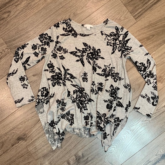 Asymmetrical-hem Long-Sleeve NWOT - Picture 2 of 4